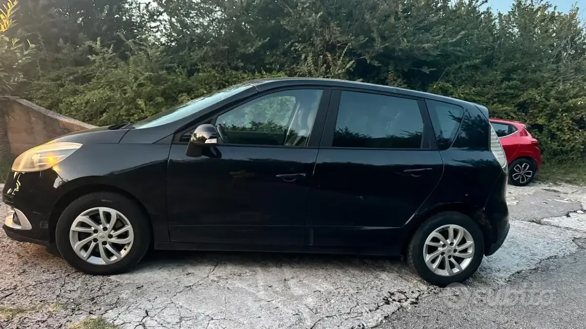 Usata Renault Scénic III XMOD 110 CV (80 kW) 2012 Nero Monovolume