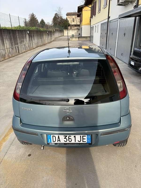 Usata Opel Corsa Club 60 CV (44 kW) 2006 Berlina