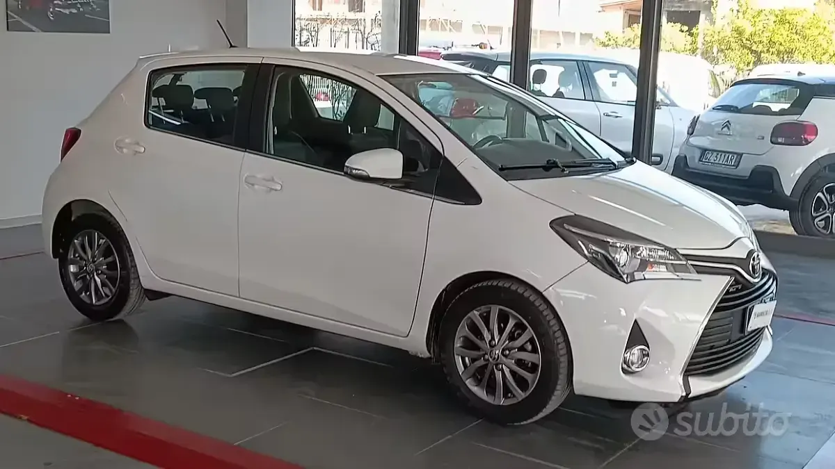 Usado Toyota Yaris Lounge 90 CV (66 kW) 2016 Blanco Berlina