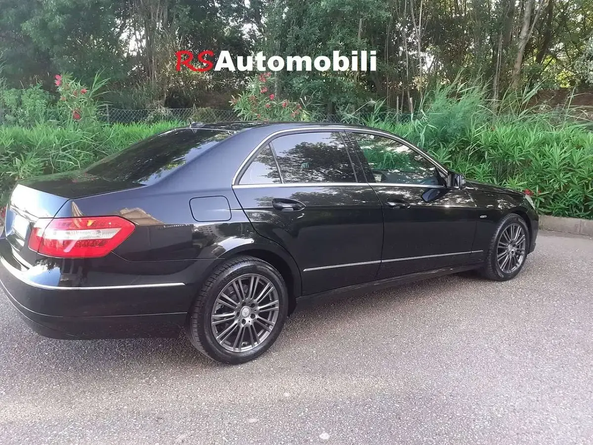 Usata Mercedes E220 170 CV (125 kW) 2011 Nero Berlina