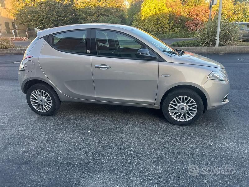 Usata Lancia Ypsilon Gold 85 CV (62 kW) 2014 Beige Utilitaria