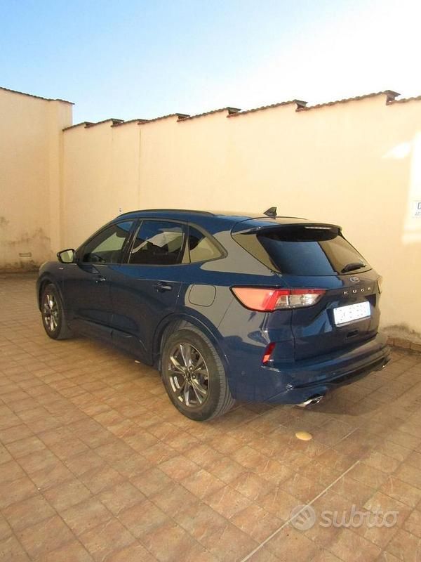 Usata Ford Kuga 120 CV (88 kW) 2022 Blu SUV