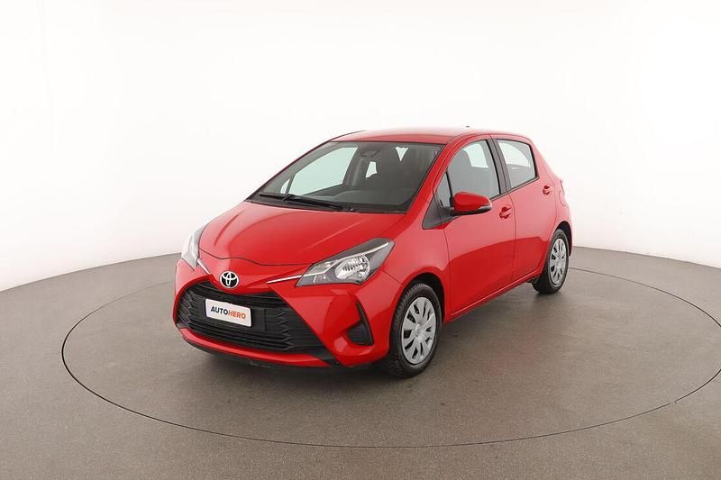 Usata Toyota Yaris Cool 70 CV (51 kW) 2018 Rosso