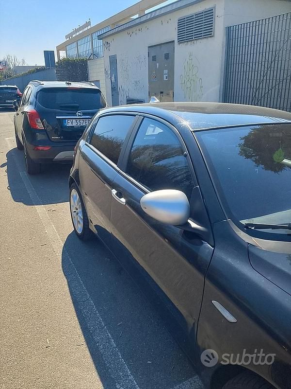 Usata Alfa Romeo 147 105 CV (77 kW) 2008 Nero Utilitaria