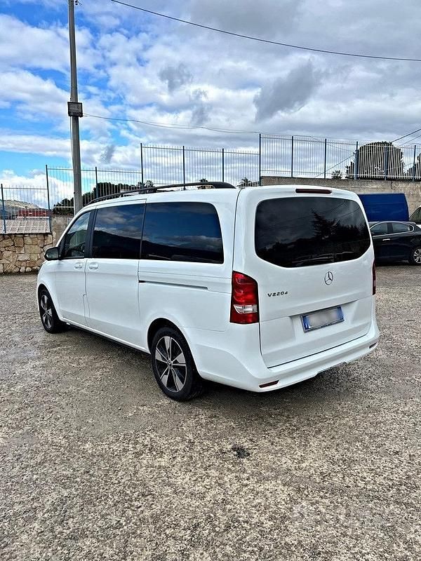 Usata Mercedes V220 163 CV (119 kW) 2022 Bianco Monovolume