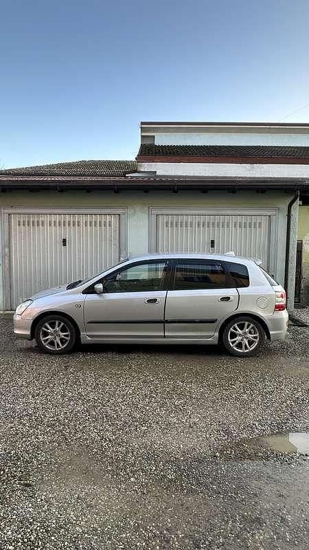 Usata Honda Civic 90 CV (66 kW) 2004 Argento Berlina