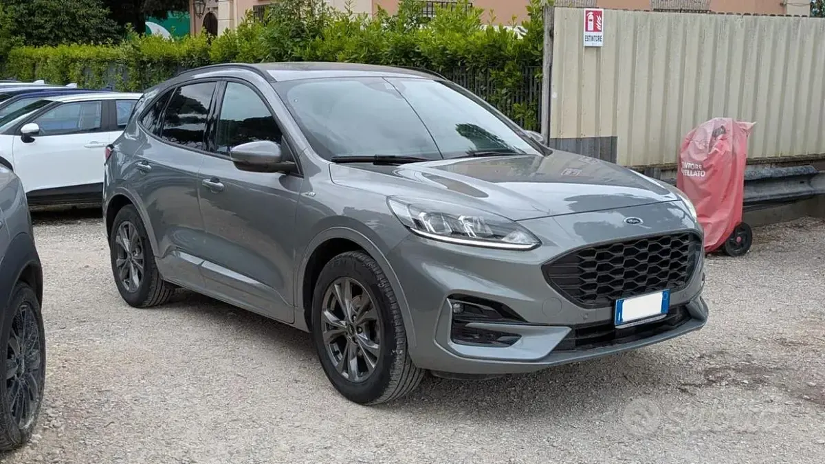 Usata Ford Kuga ST-Line 120 CV (88 kW) 2022 Grigio SUV