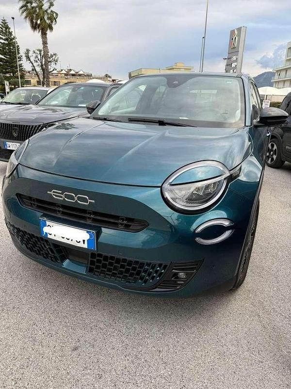 Usata Fiat 600 La Prima 101 CV (74 kW) 2025 Blu/azzurro SUV