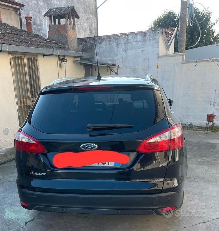 Usata Ford Focus 115 CV (84 kW) 2014 Nero Station wagon