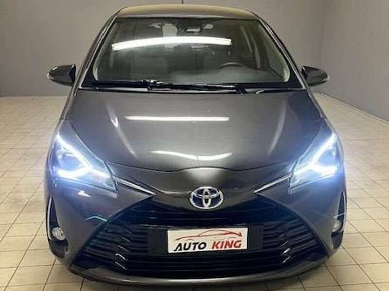 Grigio Usata 2019 Toyota Yaris Hybrid Edition Tre volumi | 13.800 € (Buon prezzo) - Immagine 1/4