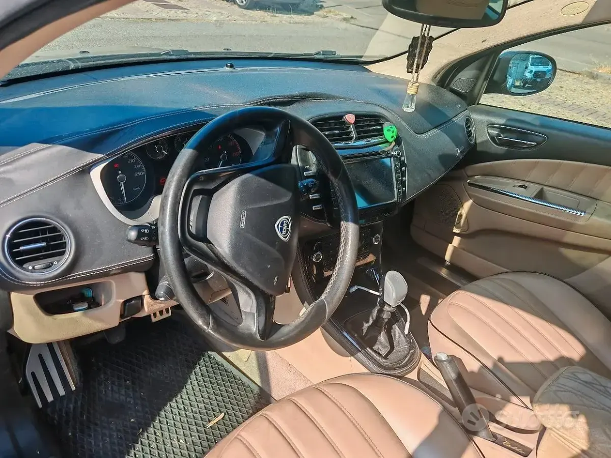 Usata Lancia Delta 190 CV (139 kW) 2009 Utilitaria