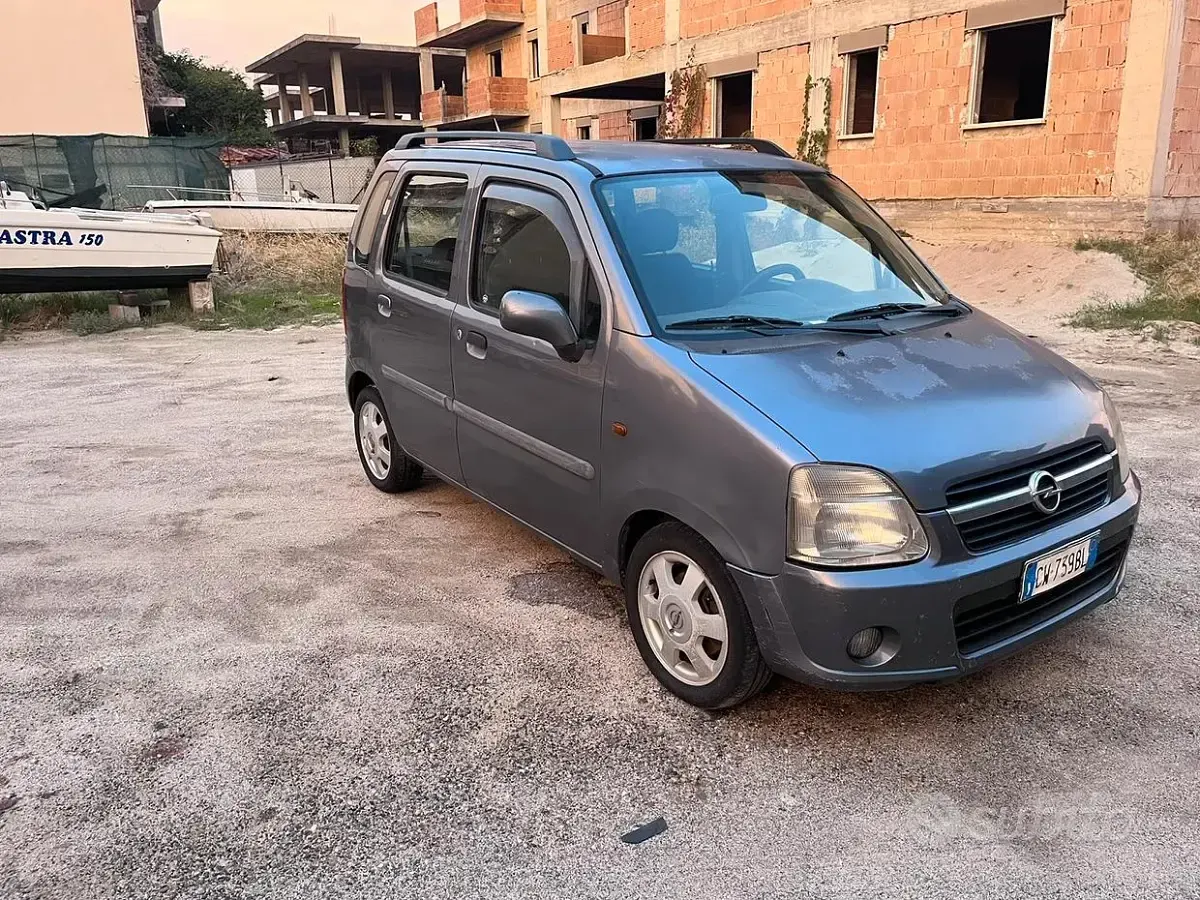 Usata Opel Agila 69 CV (50 kW) 2005 Grigio Monovolume