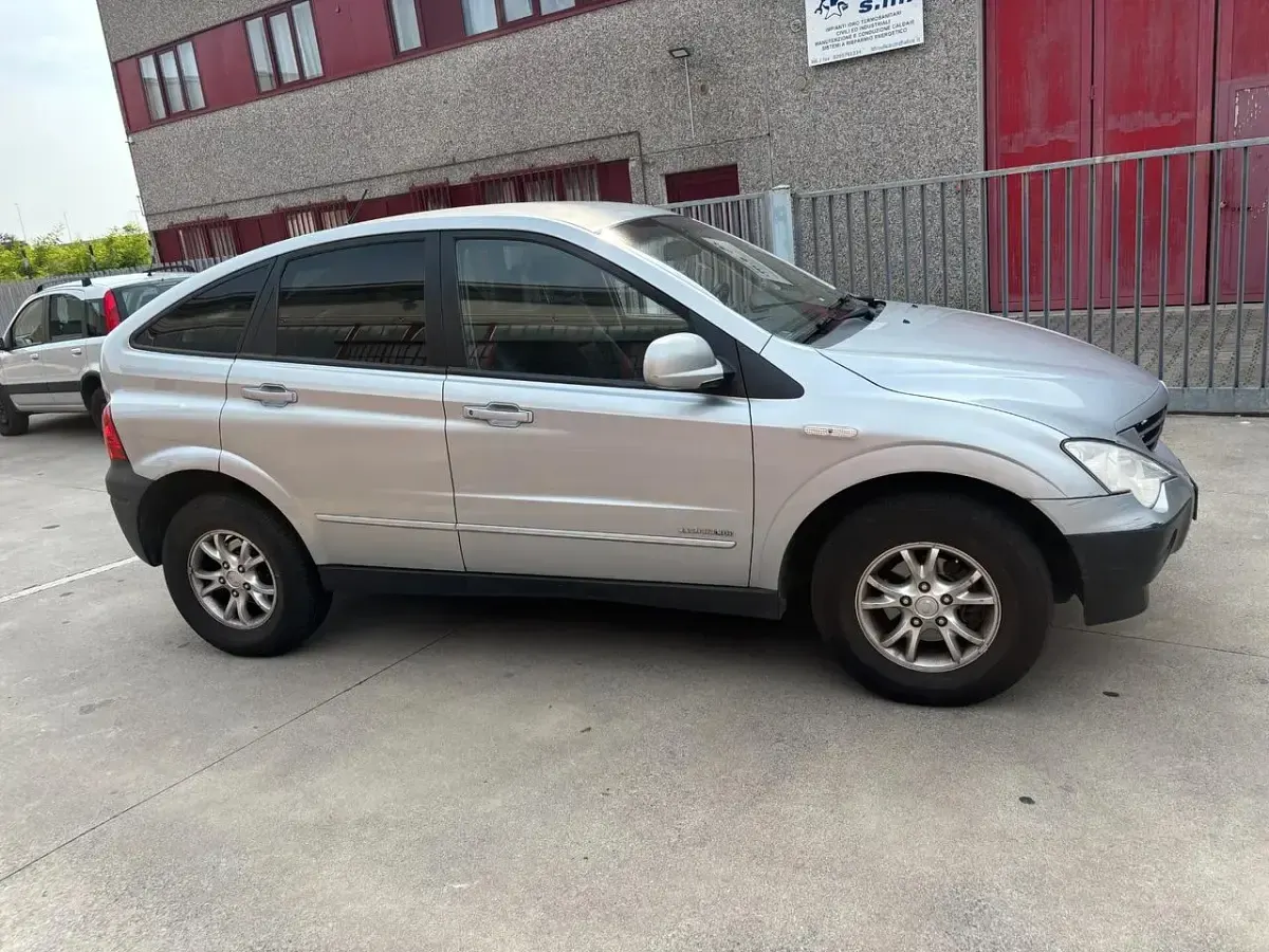 Usata SsangYong Actyon 141 CV (103 kW) 2007 Grigio Station wagon