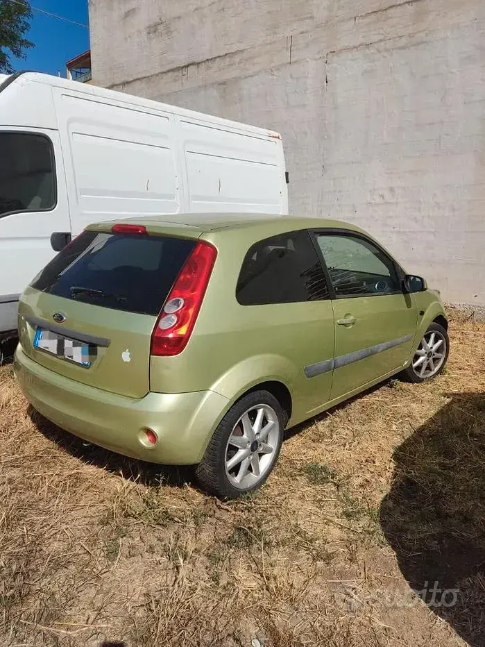 Usata Ford Fiesta 75 CV (55 kW) 2006 Utilitaria