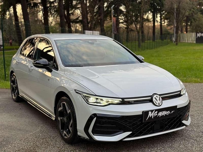 Usata VW Golf VIII R-line Plus 150 CV (110 kW) 2024 Bianco perla Berlina