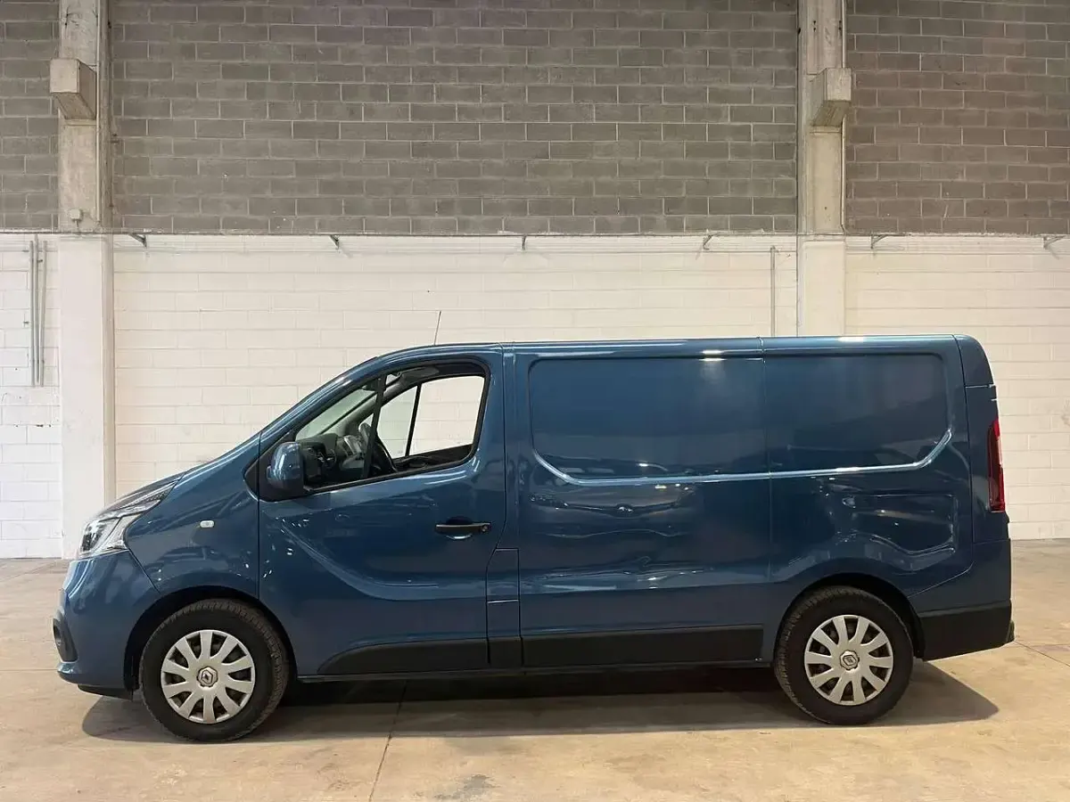 Usata Renault Trafic 145 CV (106 kW) 2021 Blu/azzurro Monovolume