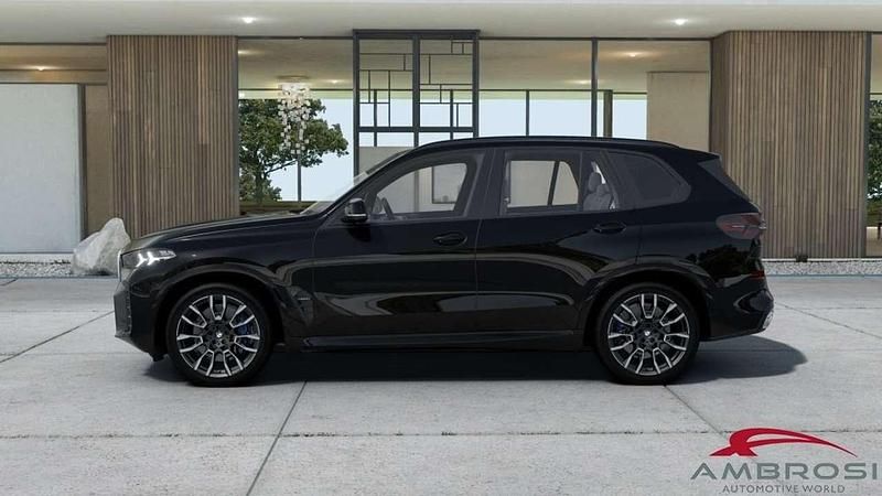 Nuova BMW X5 M Sport 530 CV (389 kW) 2025 Black sapphire metallizzato SUV