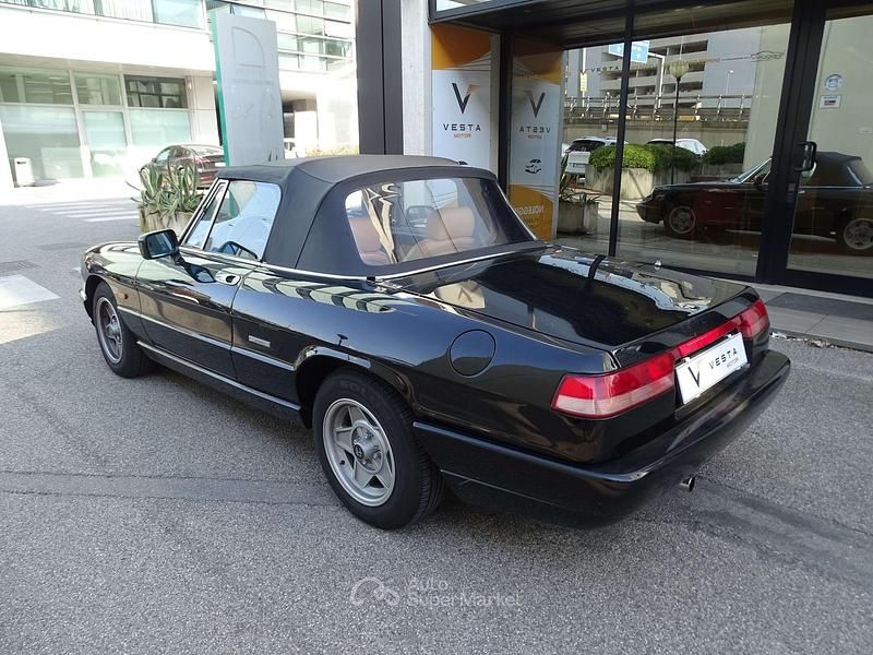 Usata Alfa Romeo Spider 106 CV (77 kW) 1991 Nero Cabrio