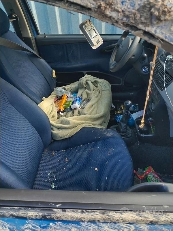 Usata Fiat Punto 2001 Blu Utilitaria