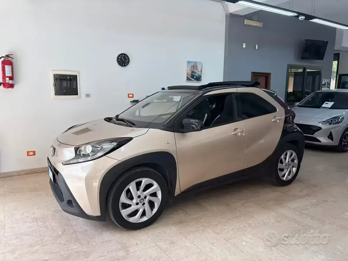 Usata Toyota Aygo X Trend 72 CV (52 kW) 2022 Giallo SUV