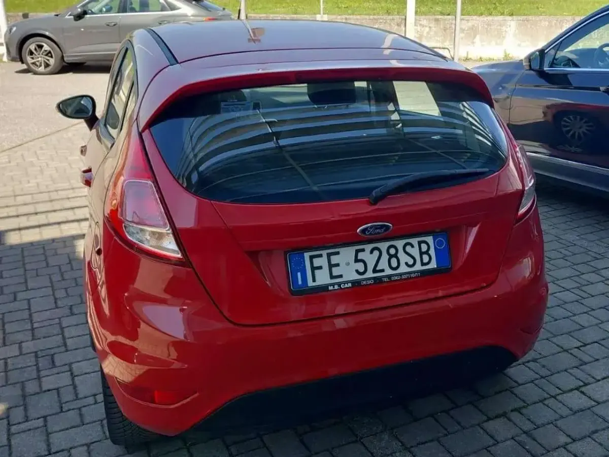 Usata Ford Fiesta 60 CV (44 kW) 2016 Rosso Utilitaria