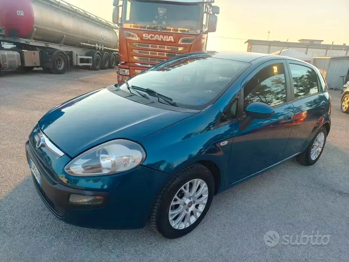 Usata Fiat Punto Evo Lounge 69 CV (50 kW) 2012 Verde Utilitaria