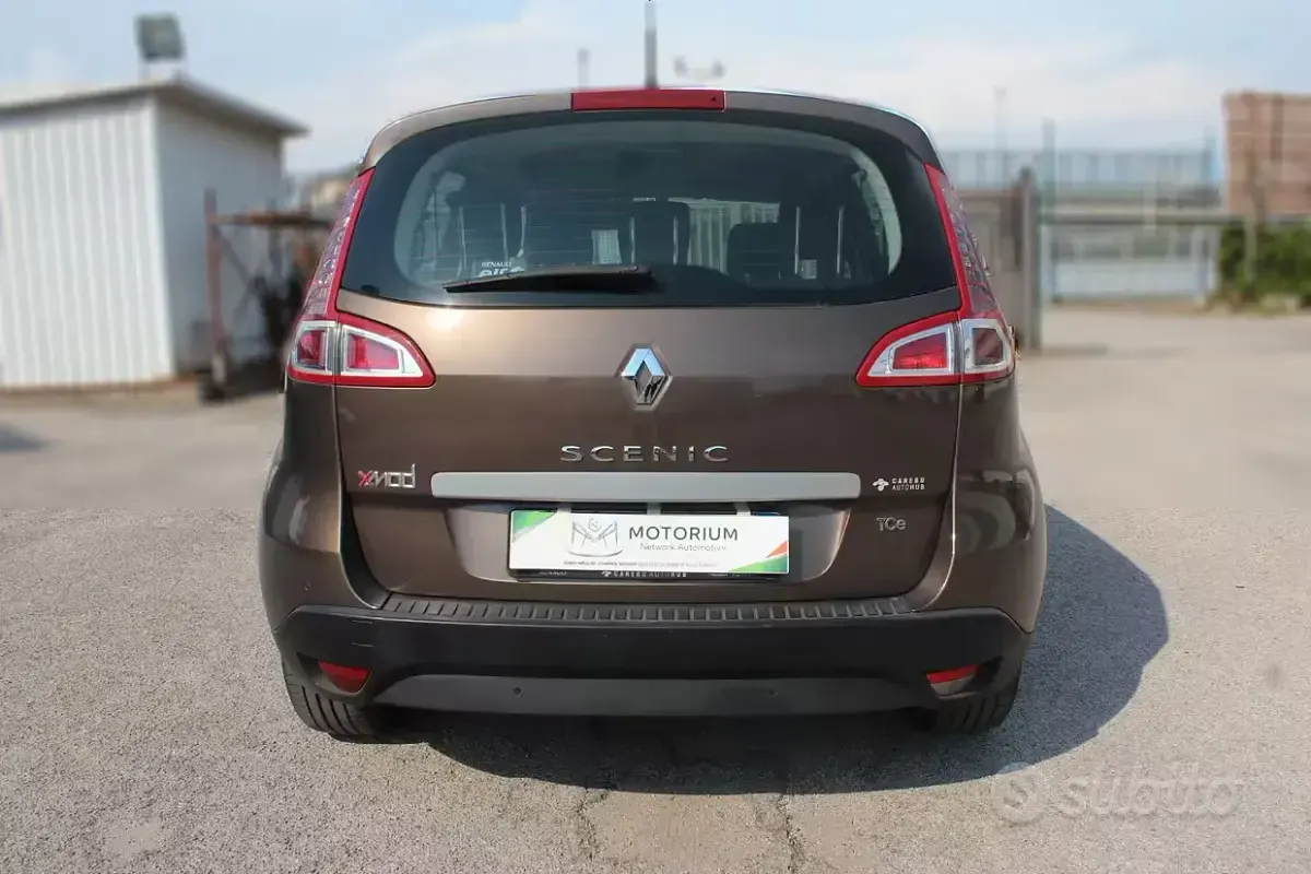 Usata Renault Scénic Luxe 130 CV (95 kW) 2010 Marrone Monovolume