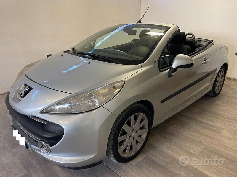 Grigio Usata 2008 Peugeot 207 CC Cabrio | 3490 € (Buon prezzo) - Immagine 1/4