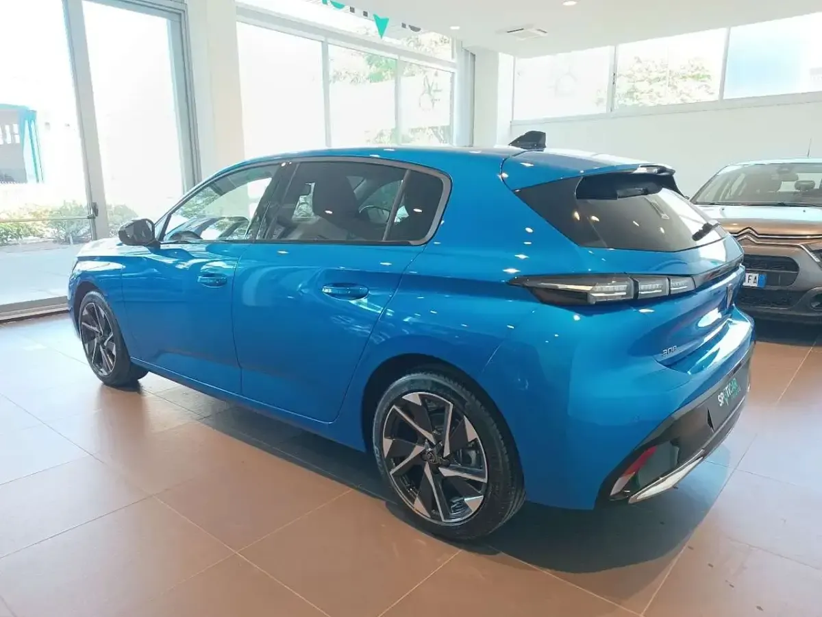 Usata Peugeot 308 Allure 131 CV (96 kW) 2024 Blu/azzurro Berlina