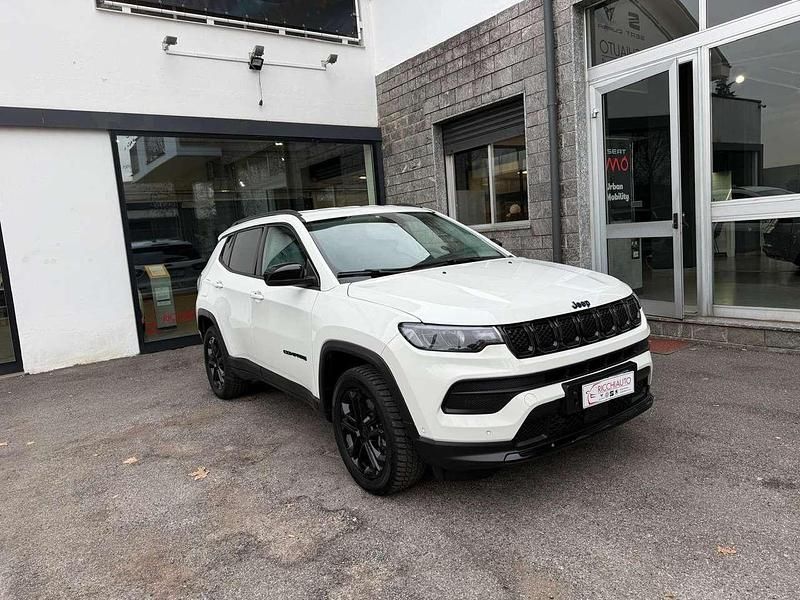 Usata Jeep Compass Night Eagle 131 CV (96 kW) 2022 Bianco SUV