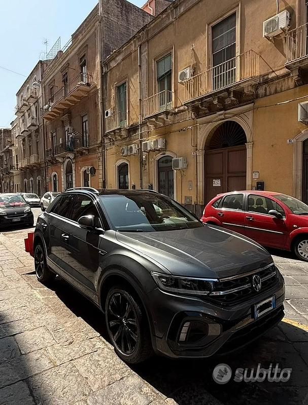 Usata VW T-Roc R-line 150 CV (110 kW) 2023 Grigio SUV