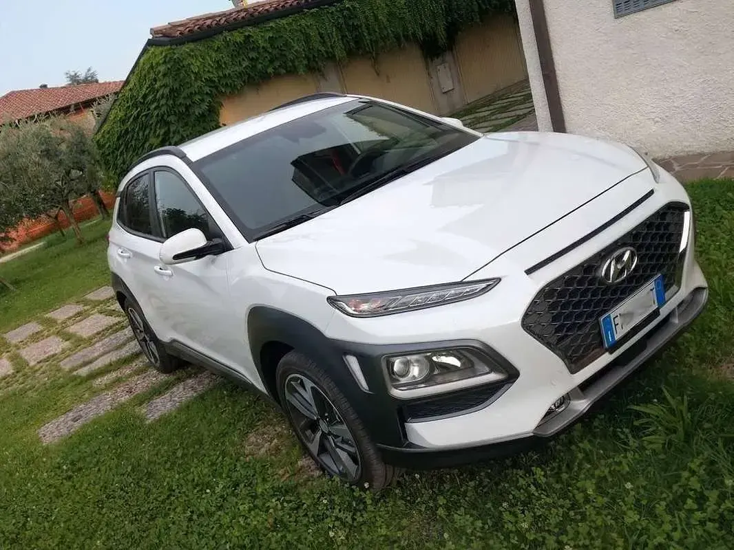 Usata Hyundai Kona Xpossible 120 CV (88 kW) 2018 Bianco SUV