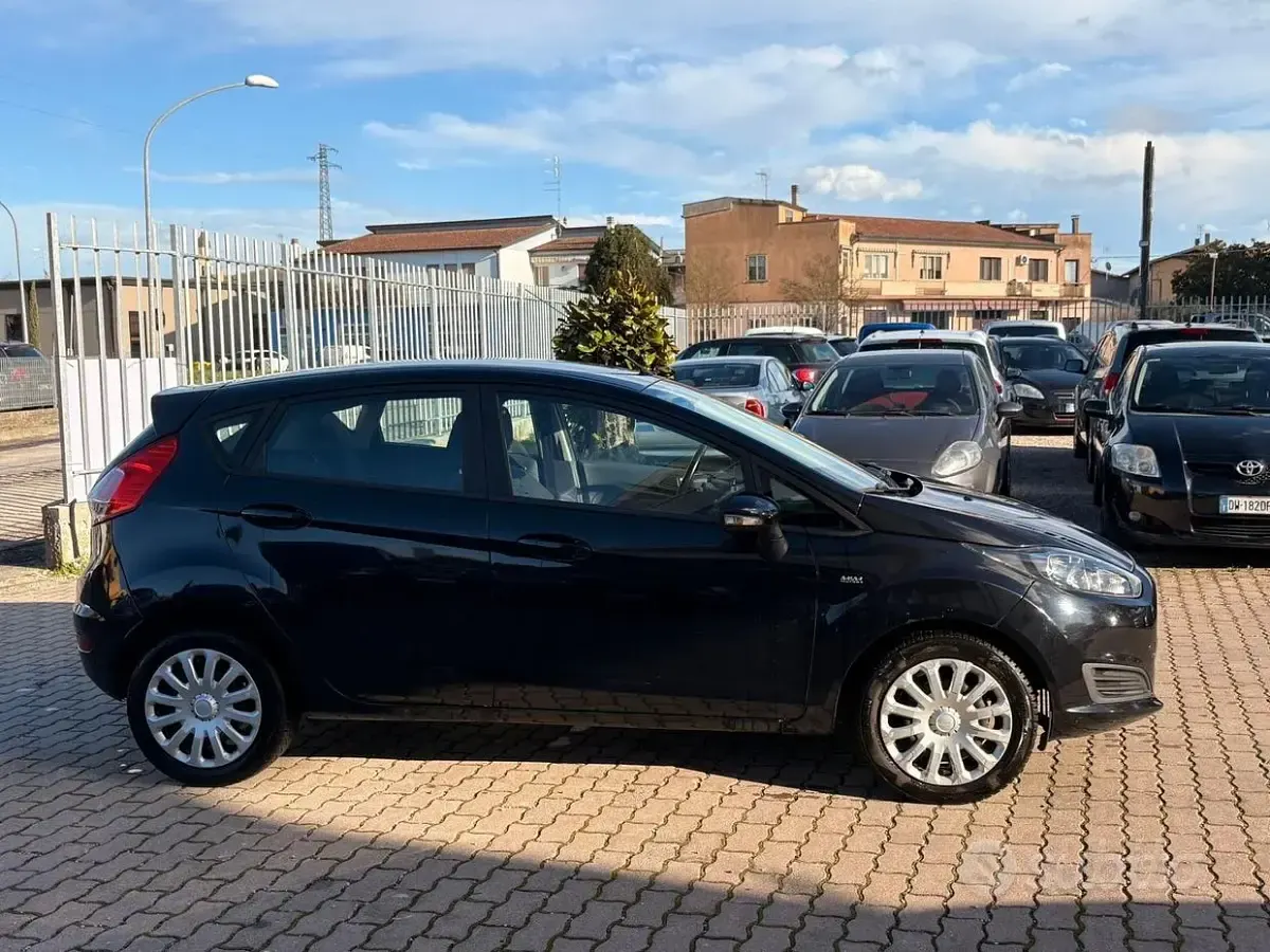 Second-hand Ford Fiesta 95 CP (69 kW) 2015 Negru Hatchback