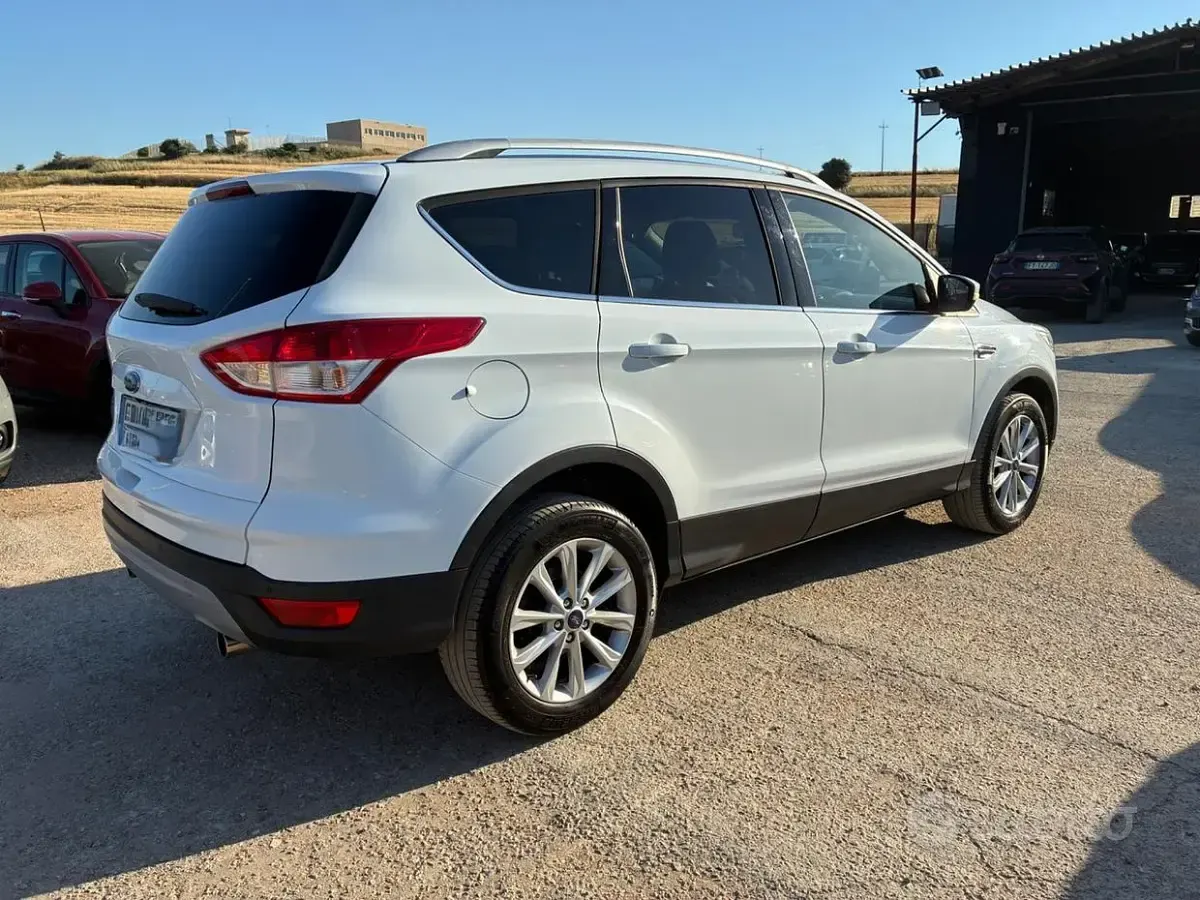 Usata Ford Kuga Titanium 120 CV (88 kW) 2016 Bianco SUV