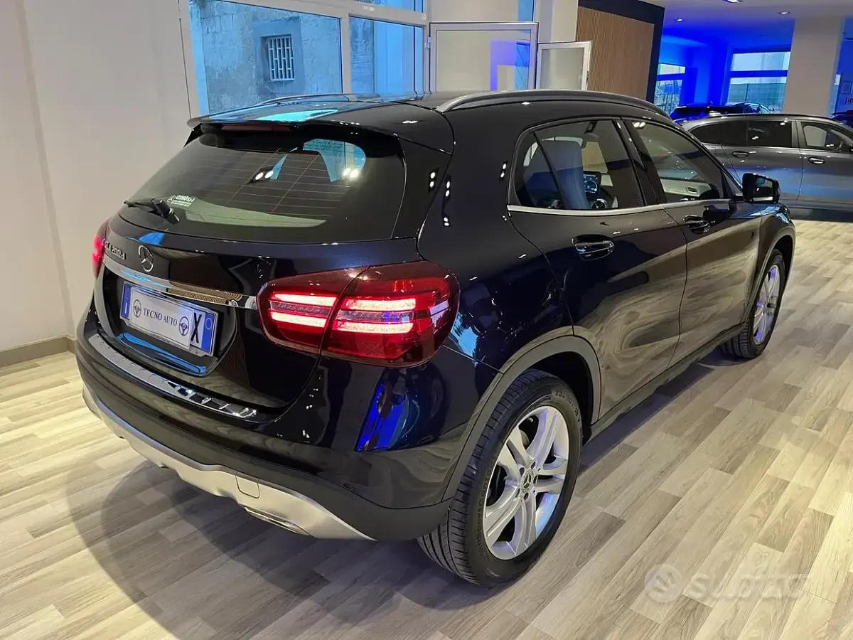 Usata Mercedes GLA200 136 CV (100 kW) 2018 Blu SUV