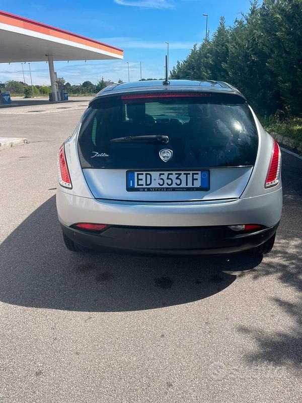 Usata Lancia Delta 120 CV (88 kW) 2009 Grigio Utilitaria