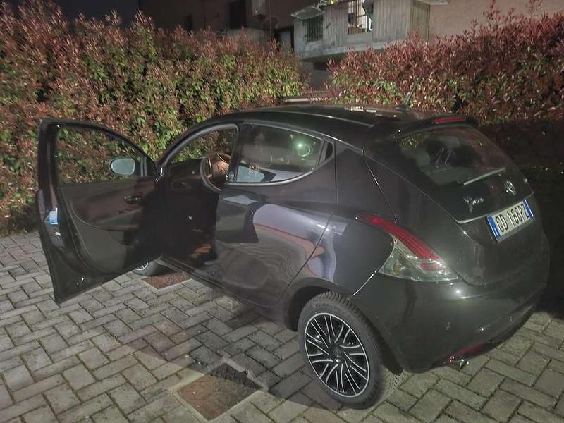 Usata Lancia Ypsilon Gold 69 CV (50 kW) 2021 Utilitaria