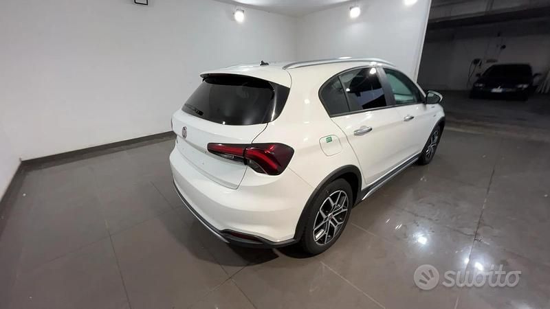 Usata Fiat Tipo Cross 100 CV (73 kW) 2023 Bianco Berlina