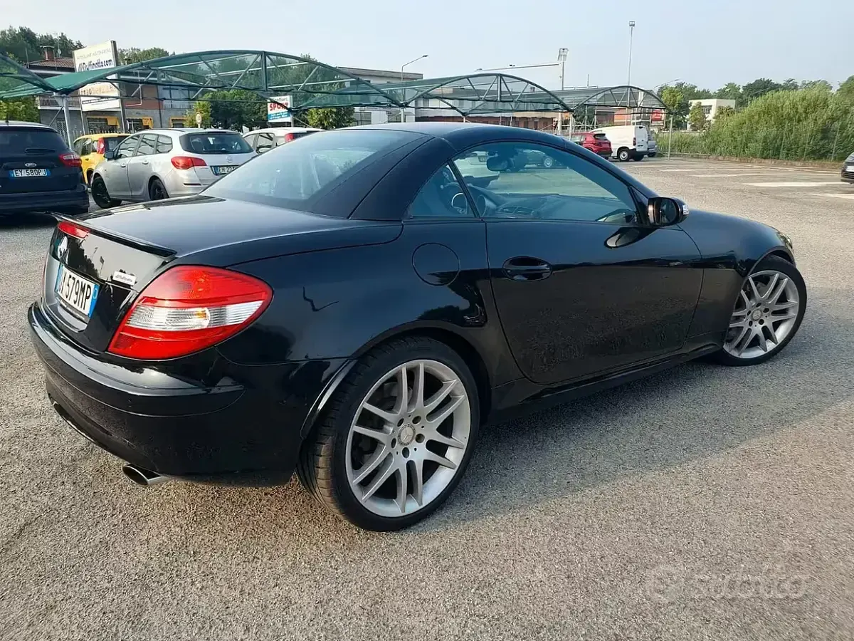 Usata Mercedes SLK300 163 CV (119 kW) 2009 Grigio Cabrio