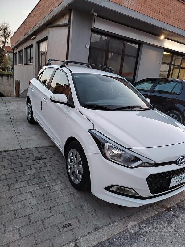 Usata Hyundai i20 Classic 74 CV (54 kW) 2018 Bianco Berlina