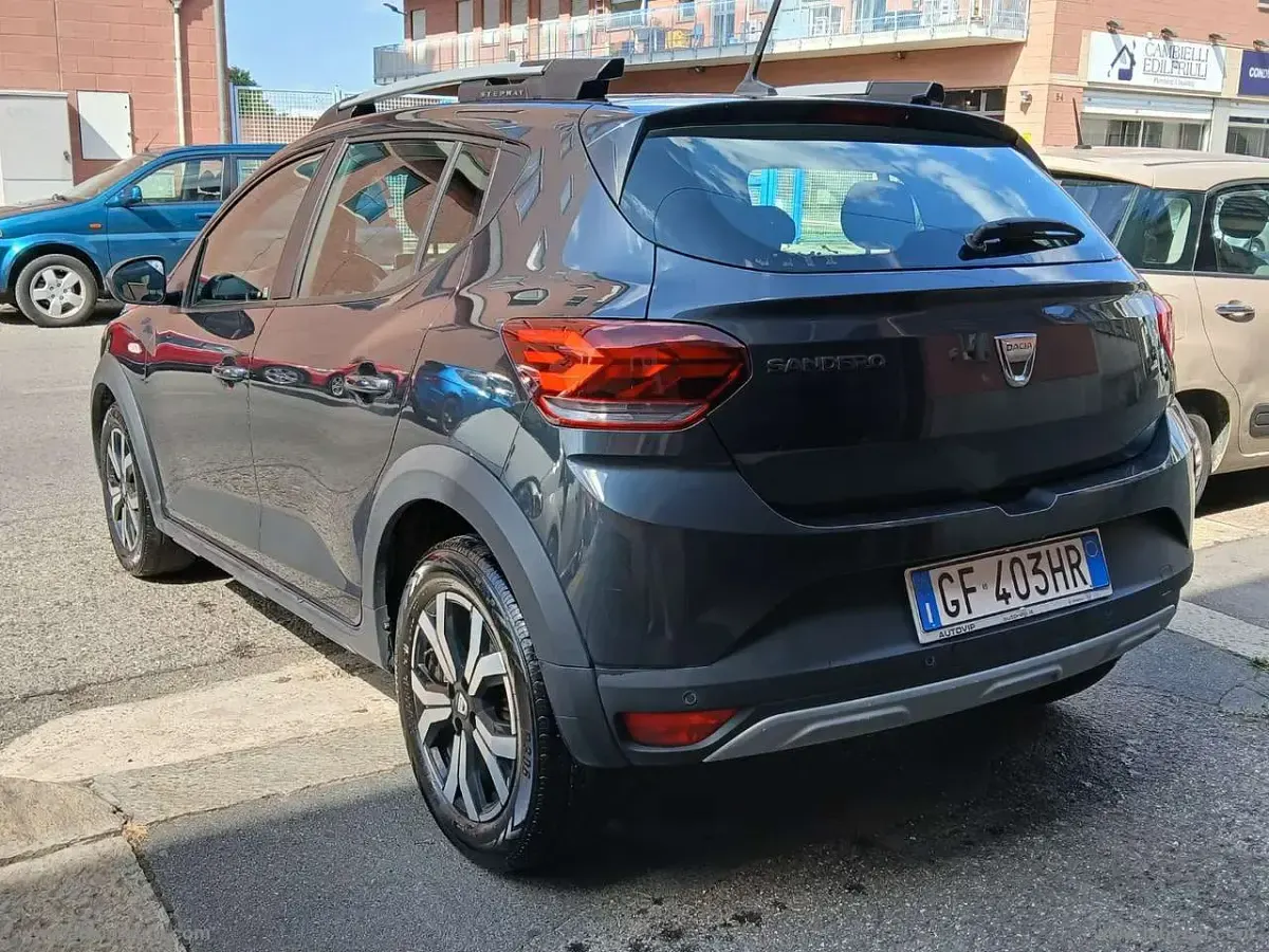 Usata Dacia Sandero Comfort 101 CV (74 kW) 2021 Grigio Berlina