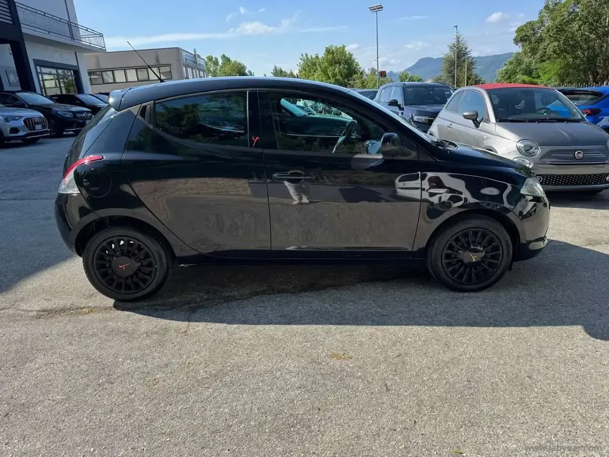 Usata Lancia Ypsilon S 95 CV (69 kW) 2015 Nero Utilitaria