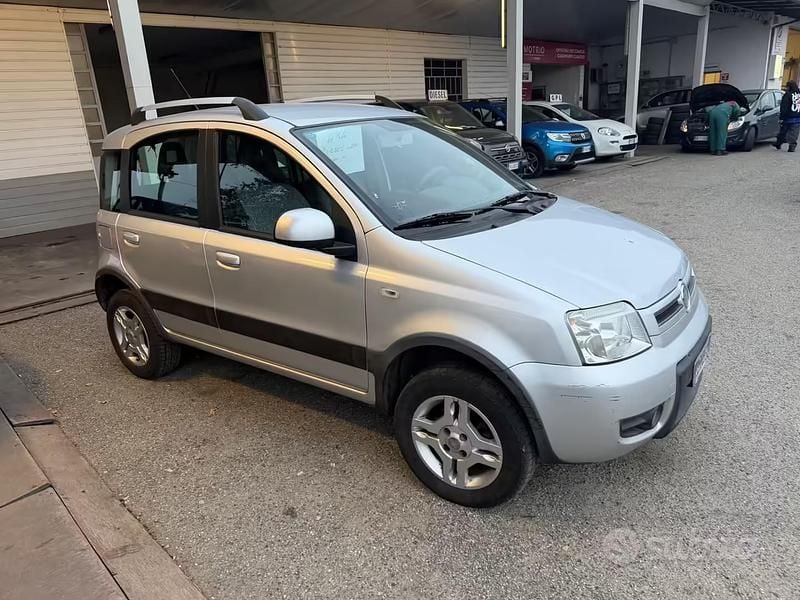 Usata Fiat Panda 4x4 Climbing 75 CV (55 kW) 2011 Grigio Utilitaria