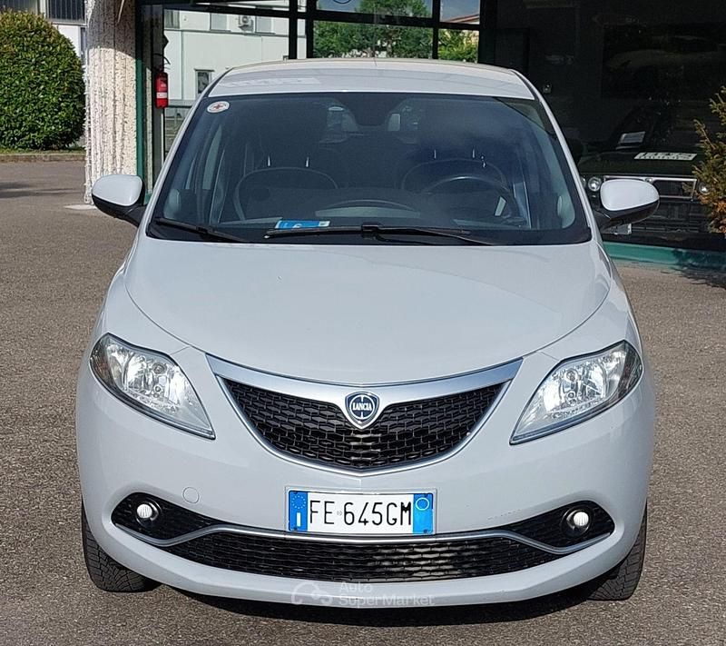 Usata Lancia Ypsilon 84 CV (61 kW) 2016 Grigio Utilitaria