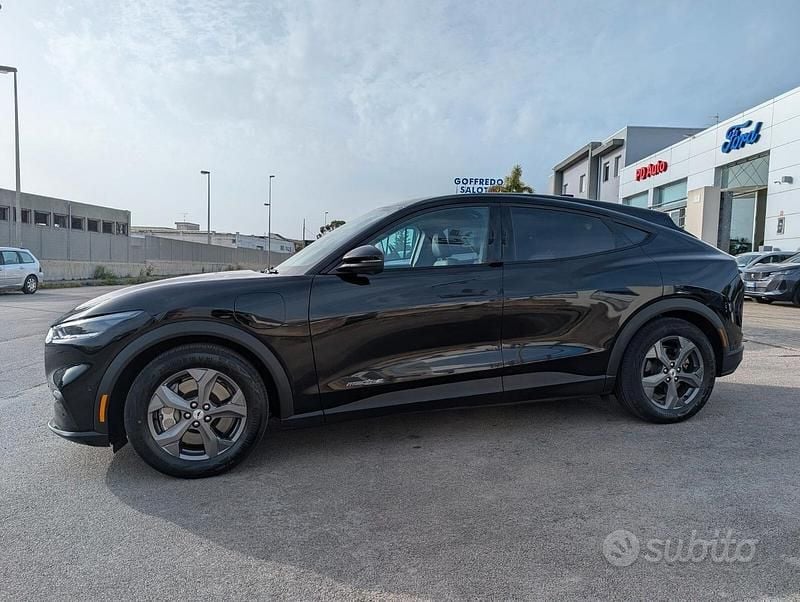 Usata Ford Mustang Standard Range 269 CV (197 kW) 2022 Nero Coupé