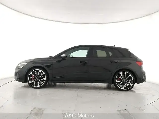 Usata Audi S3 Sport 310 CV (228 kW) 2023 Nero mythos metallizzato Berlina