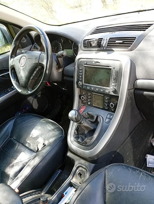 Usata Fiat Croma 150 CV (110 kW) 2010 Grigio Station wagon