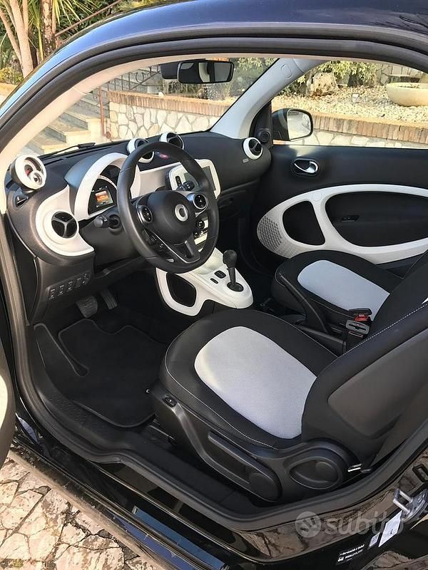 Usata Smart ForTwo Coupé 90 CV (66 kW) 2015 Utilitaria