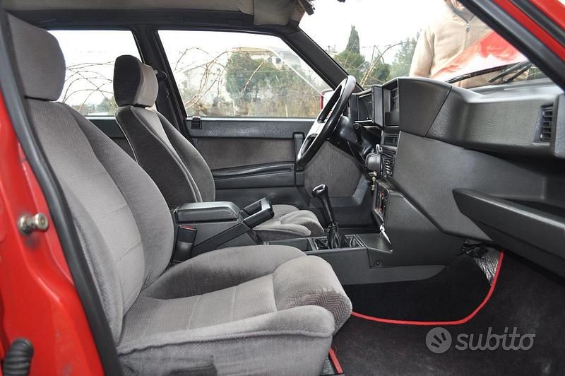 Usata Alfa Romeo 75 148 CV (108 kW) 1988 Rosso Berlina