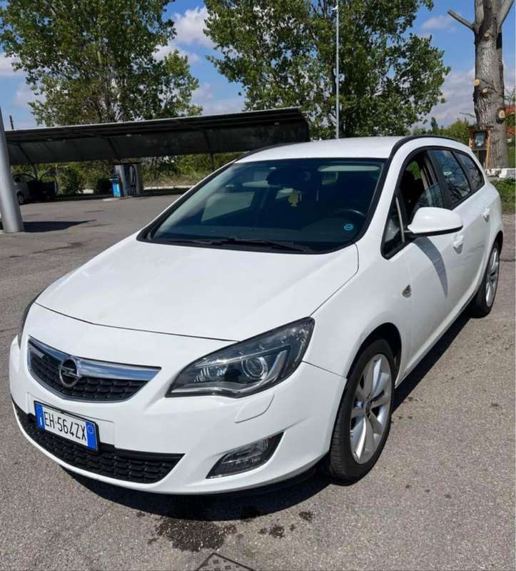 Usato 2011 Opel Astra 2.0 Diesel 160 CV (2.699 €)